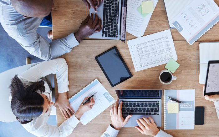 Zusammenarbeit zum Thema Verkauf und Transaktion